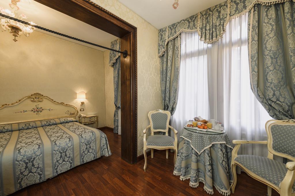 Locanda Al Leon Venice Exterior photo